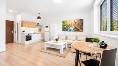 Na prenájom 2-izbový byt, 47 m², Bratislava-Nové Mesto, Ďumbierska