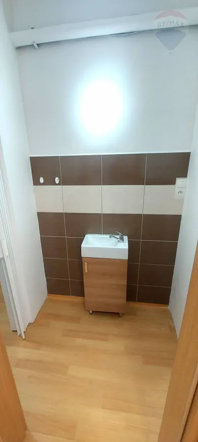Na prenájom komerčné, 35 m², Nitra, Nedbalova