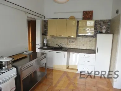 Na predaj 12-izbový dom, 306 m², Handlová, SNP