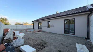 Na predaj dom, 101 m², Nové Zámky, Gúgska