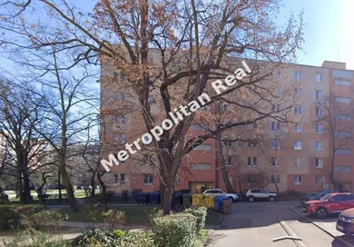Na predaj 4-izbový byt, 78 m², Bratislava-Ružinov, Rovníková