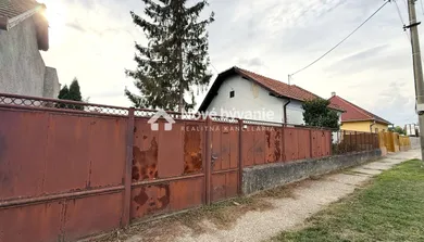 Na predaj 2-izbový dom, 110 m², Nána, Madáchova
