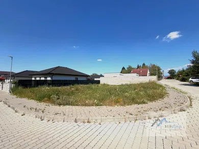 Na predaj pozemok, 388 m², Malé Uherce, Záhradná