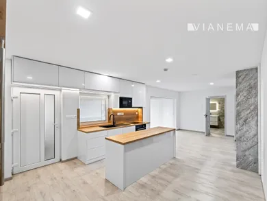 Na predaj 5-izbový dom, 300 m², Počarová