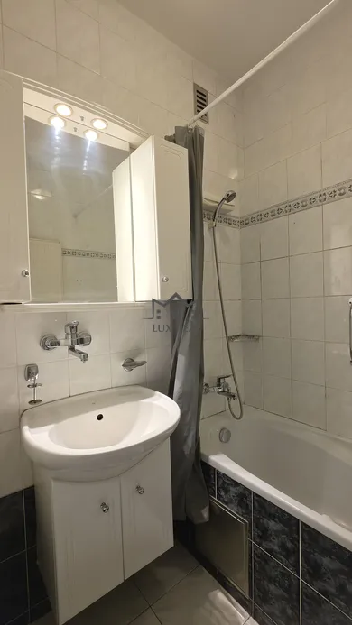 Na prenájom 3-izbový byt, 70 m², Bratislava-Nové Mesto, Kalinčiakova