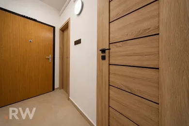 Na predaj 3-izbový byt, 75 m², Bratislava-Petržalka, Bradáčová