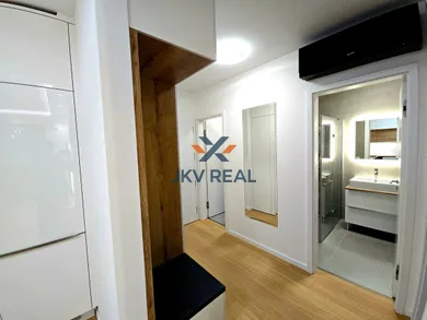 Na prenájom 2-izbový byt, 55 m², Bratislava-Nové Mesto, Račianska