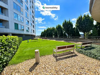 Na prenájom 2-izbový byt, 63 m², Bratislava-Nové Mesto
