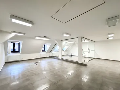 Lokale komercyjne na wynajem, Bratislava-Staré Mesto · €765