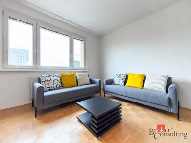 Byty na prenájom 4-izbový, Bratislava-Petržalka · €820