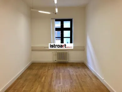 Na prenájom komerčné, 22 m², Bratislava-Staré Mesto, Michalská