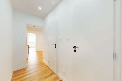 Na predaj 4-izbový byt, 70 m², Bratislava-Petržalka