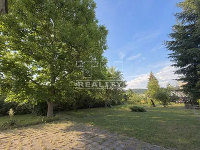 Na predaj 3-izbový byt, 88 m², Žiar nad Hronom