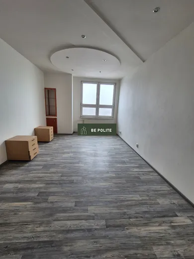 Kiadó kereskedelmi ingatlanok, Levice · €140