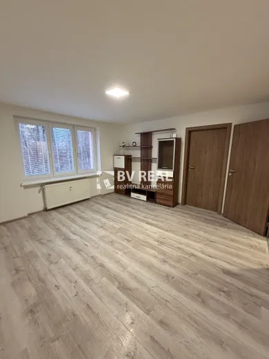 Na prenájom byt v Handlová · €395 · Dokončené