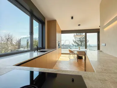 Na prenájom 5-izbový byt, 266 m², Bratislava-Staré Mesto