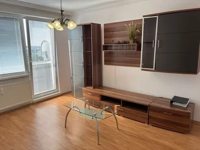 Mieszkania na wynajem, 2-pokojowe, Komárno · €580