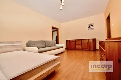 Na prenájom 3-izbový byt, 75 m², Bratislava-Nové Mesto, Sibírska
