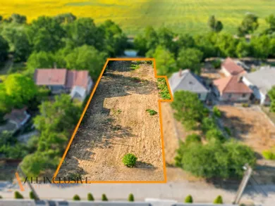 Działki na sprzedaż, Komárno · €44 000