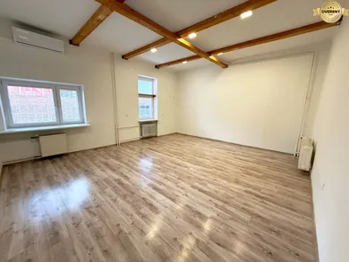 Na prenájom komerčné, 74 m², Prievidza, Matice Slovenskej