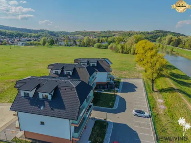 Na predaj 2-izbový byt, 60 m², Banka