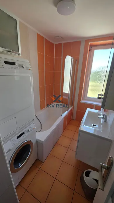 Na predaj 3-izbový byt, 73 m², Komárno