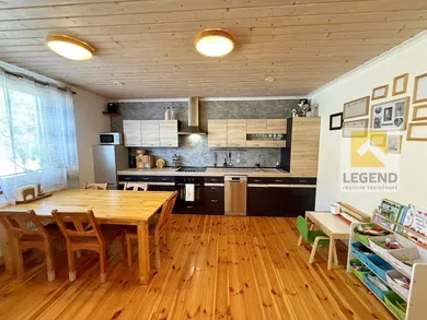 Na predaj dom, 300 m², Žlkovce