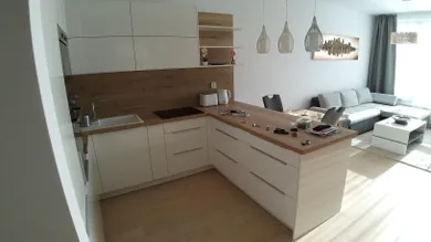 Na prenájom 2-izbový byt, 55 m², Bratislava-Staré Mesto, Čulenova