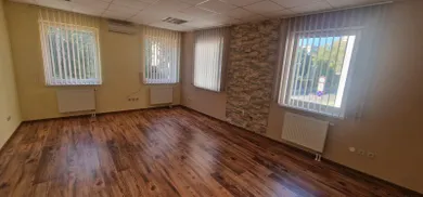 Na prenájom komerčné, 30 m², Prievidza, M. Mišíka