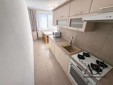 Na prenájom 2-izbový byt, 57 m², Senica, Robotnícka