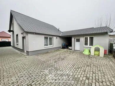 Domy na sprzedaż, Šurany · €199 900