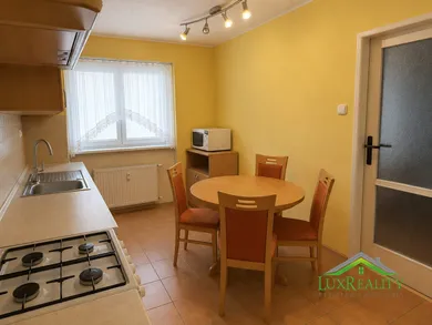 Na predaj 3-izbový byt, 78 m², Nové Mesto nad Váhom, 1. mája