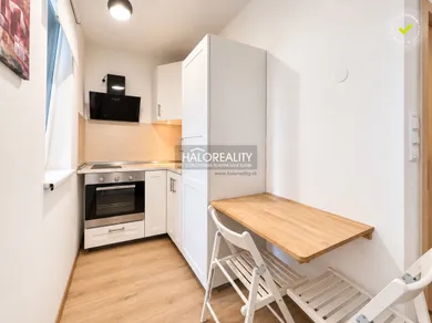 Na predaj 1-izbový byt, 21 m², Bratislava-Petržalka, Antolská