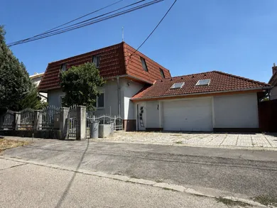 Eladó házak, 5-szobás, Zlaté Moravce · €222 000