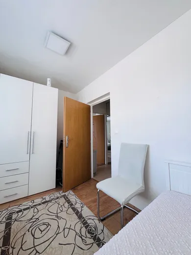Na prenájom 2-izbový byt, 33 m², Banská Bystrica, Školská