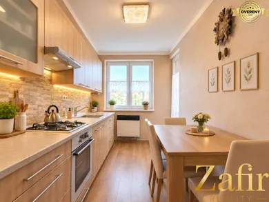 Eladó lakások, 3-szobás, Hlohovec · €140
