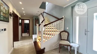 Na predaj 5-izbový dom, 220 m², Pezinok
