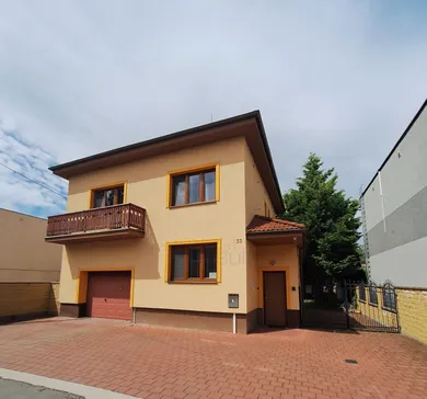 Na predaj dom, 245 m², Komárno, Baštová ul.