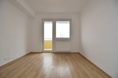 Na predaj 2-izbový byt, 61 m², Bratislava-Petržalka, Údernícka