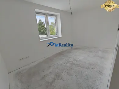 Na predaj 4-izbový byt, 100 m², Hriňová, Školská