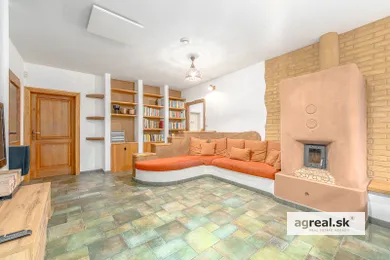 Na predaj 5-izbový dom, 130 m², Bratislava-Záhorská Bystrica