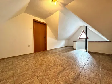 Na predaj 5-izbový dom, 100 m², Dúbrava
