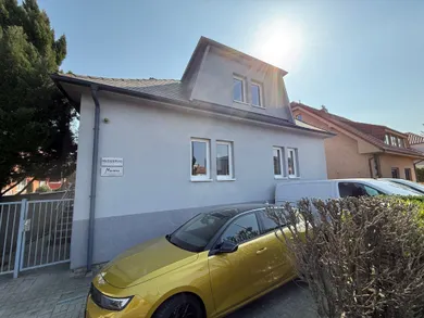 Domy na predaj 7-izbový, Bratislava-Rača · €575 000