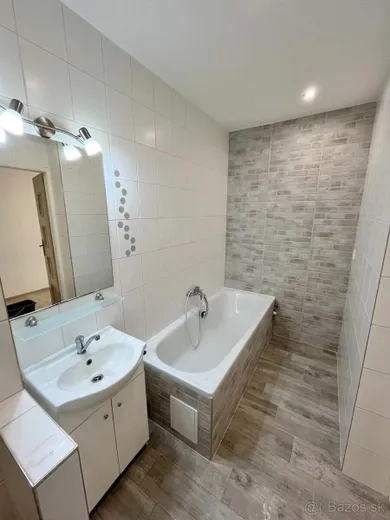 Na predaj 2-izbový byt, 53 m², Prievidza, B. Björnsona
