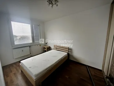 Na predaj 3-izbový byt, 64 m², Dunajská Streda, .