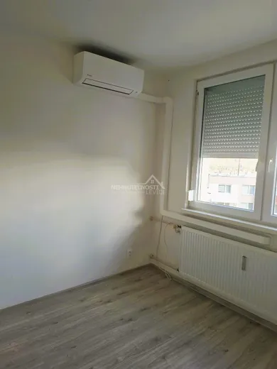 Na predaj 1-izbový byt, 35 m², Pukanec, Záhradná
