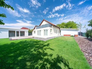 Eladó házak, Hviezdoslavov · €495 000