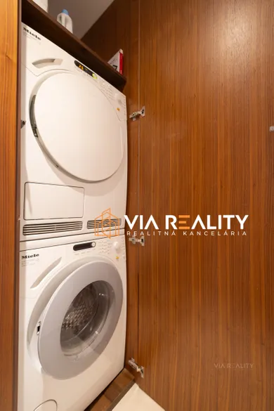 Na predaj 2-izbový byt, 70 m², Bratislava-Staré Mesto, Dunajská