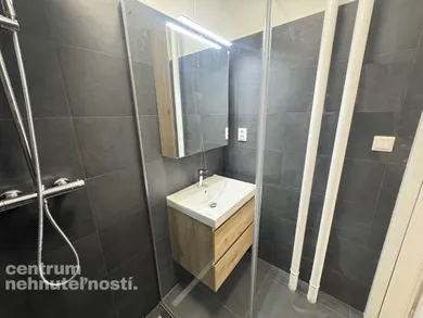 Na prenájom 3-izbový byt, 77 m², Bratislava-Ružinov, Trenčianska