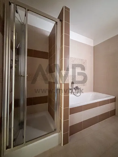 Na prenájom 2-izbový byt, 68 m², Nové Zámky, Andovská